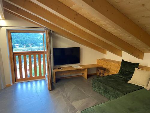a living room with a flat screen tv and a couch at Casa Montana in Commezzadura