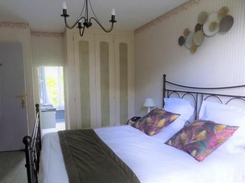 Gallery image of Chateau de CHICAMOUR in Sury-aux-Bois