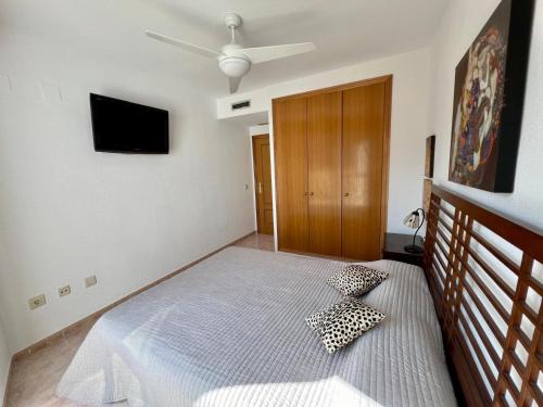 Denia Penthouse-Atico with 70m2 terrace amazing views 350 meters from beach, 11 days
