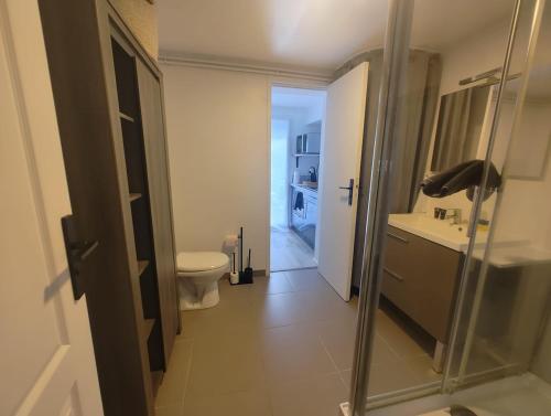 Ένα μπάνιο στο Studio with private pool near Disney