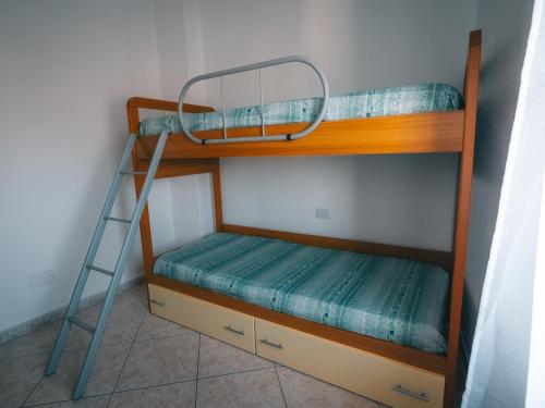 Palanda nebo palandy na pokoji v ubytování Casa vico roma Rosanto