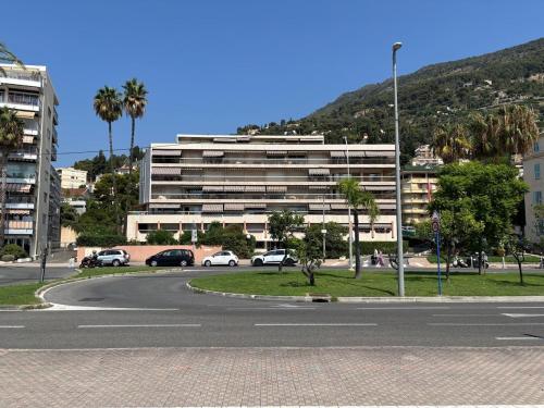 Appartement en Bord de mer avec piscine