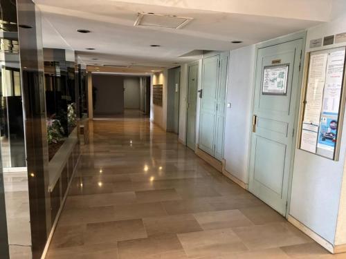 Appartement en Bord de mer avec piscine