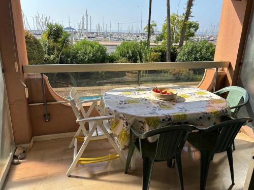 Appartement en Bord de mer avec piscine