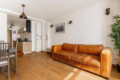 Practical Flat, Paris X
