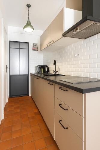 Practical Flat, Paris X