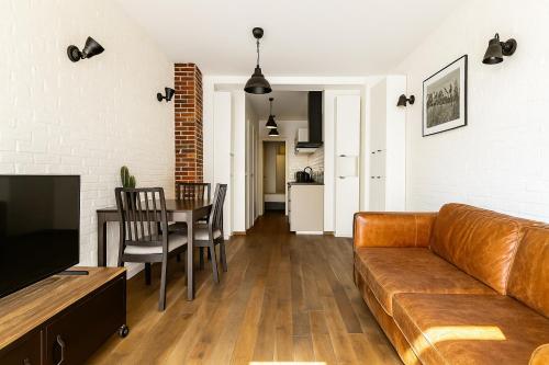 Practical Flat, Paris X