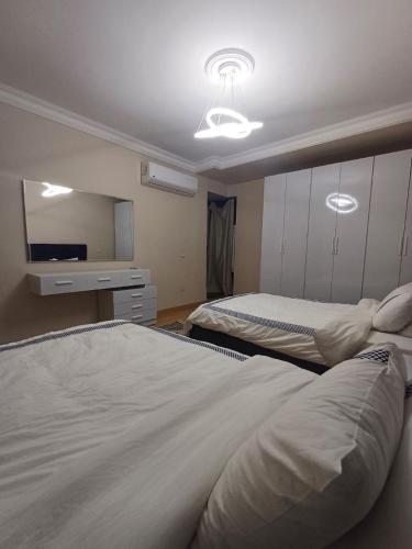 Afbeelding uit fotogalerij van luxury apartment with 3 bedrooms in Caïro