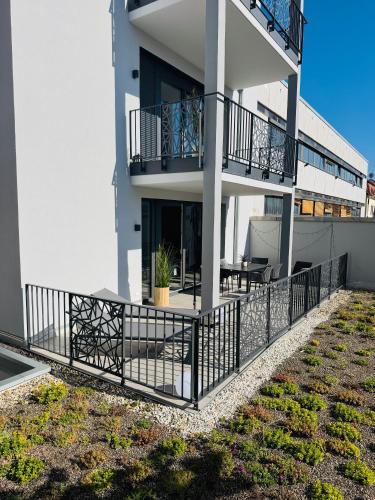 a white building with a balcony and a patio at Design City Apartment, Dachterrasse, Top Lage in Schwetzingen