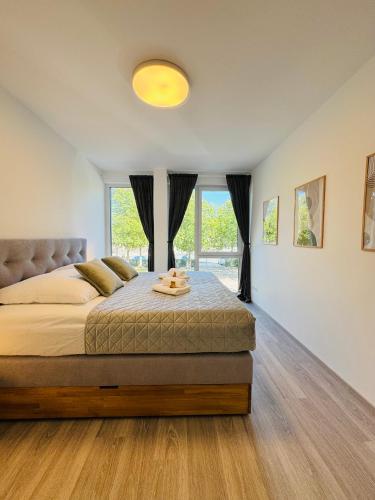 a bedroom with a bed and a large window at Design City Apartment, Dachterrasse, Top Lage in Schwetzingen