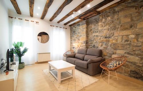 Main Street Mayor-Nagusi with AC