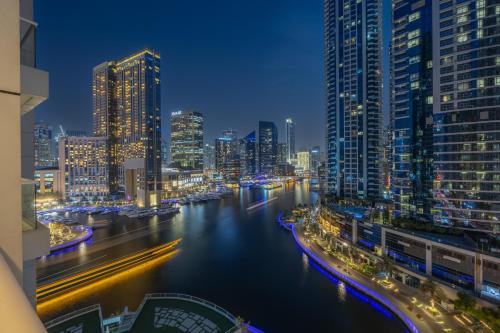 Dubai Marina Waterfront Stay with Maid Room
