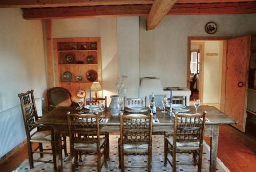 a dining room with a wooden table and chairs at Copacis Country Home in Breb