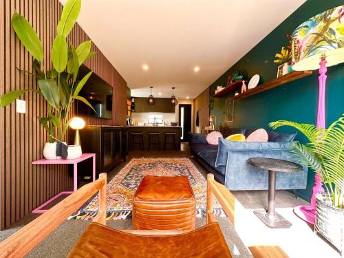 Χώρος καθιστικού στο Whistle Stop - Whimsical luxury, EV friendly