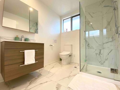 Ένα μπάνιο στο Brand new townhouse on Armagh city centre