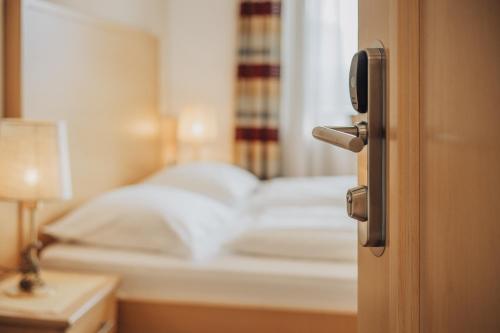 Ένα ή περισσότερα κρεβάτια σε δωμάτιο στο Hotel Römerrast