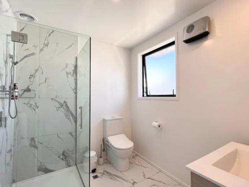 Ένα μπάνιο στο NEW Home Away from Home on Salisbury