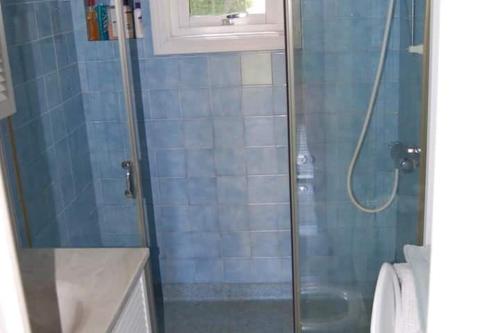 Un baño de Guest house with proximity to beach and nature