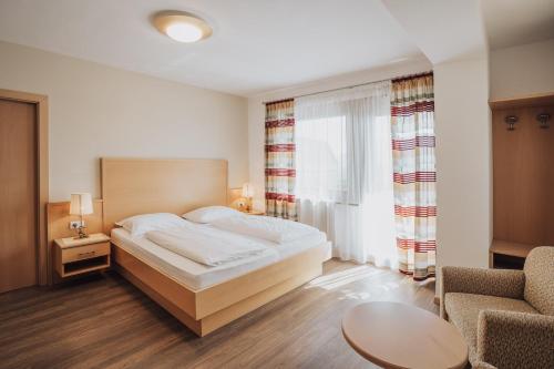 Ένα ή περισσότερα κρεβάτια σε δωμάτιο στο Hotel Römerrast