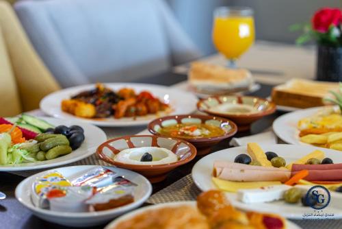 Makanan di atau berdekatan hotel