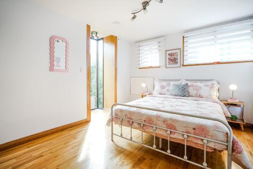 a bedroom with a bed and a window at COZY 2 Bedroom in Montréal