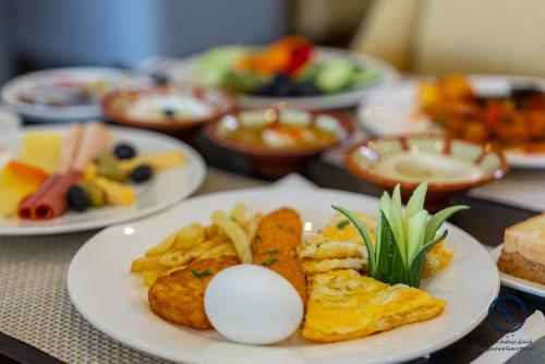 Makanan di atau berdekatan hotel