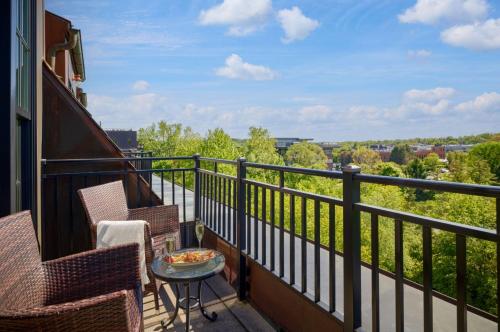 a balcony with chairs and a table and a view at Royal Park Hotel in Rochester