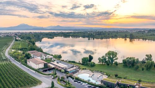 an aerial view of a house next to a lake at Le Ali Del Frassino in Peschiera del Garda