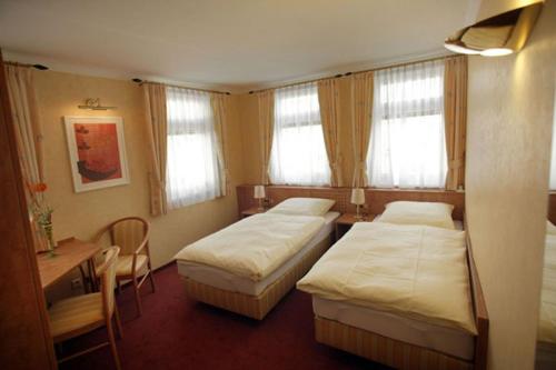 Postel nebo postele na pokoji v ubytování Hotel Altes Rathaus