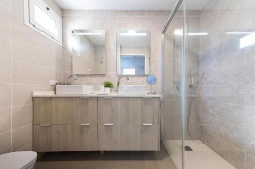 a bathroom with a sink and a shower with a mirror at Profithome - Tabaiba Tenerife in Santa Cruz de Tenerife
