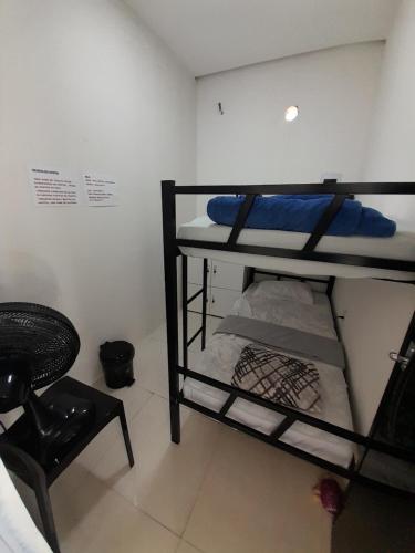 Katil dua tingkat atau katil-katil dua tingkat dalam bilik di Hostel e Pousada Garanhuns
