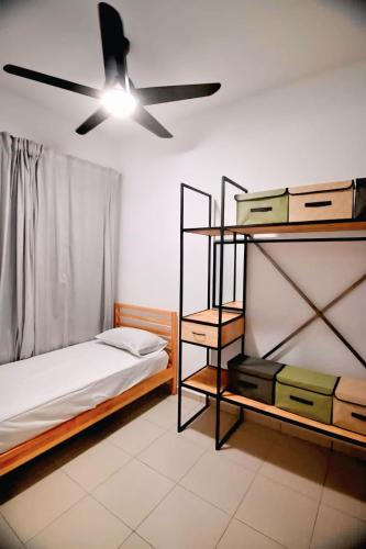 Ένα ή περισσότερα κρεβάτια σε δωμάτιο στο Relax & Recharge in 3BR condo at The Zizz