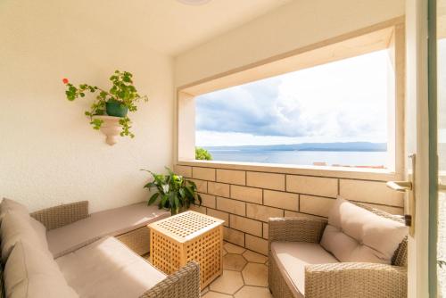 Cosy apartments in Bol centre with loggia&seaview