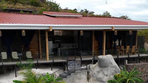 Bangunan di mana terletaknya vila ini
