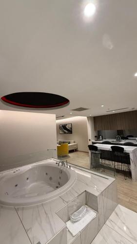 Η κουζίνα ή μικρή κουζίνα στο Nish Palace Beşiktaş