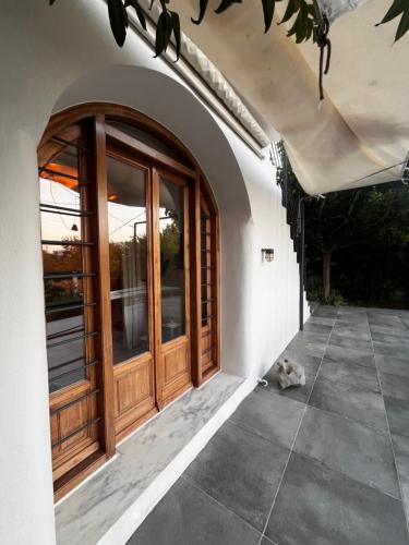 Φωτογραφία από το άλμπουμ του The Arch House στην Κύμη