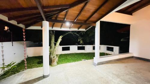 Κήπος έξω από το Liyo villa