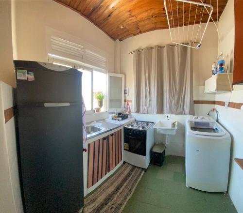 Kuchyň nebo kuchyňský kout v ubytování Casa-apartamento aconchegante com 3 quartos e 2 banheiros