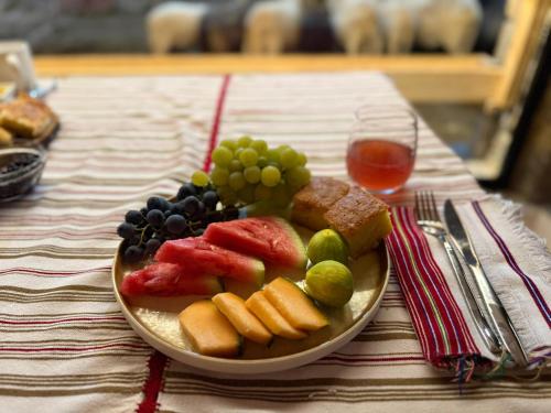 a plate of fruit and vegetables on a table at Me Ra, Mrizi Zanave in Fishtë