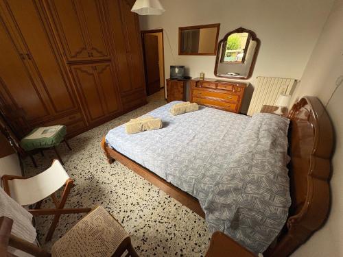 Кровать или кровати в номере La casa di Nonna nel Piazzalino Asciano Siena Crete Senesi