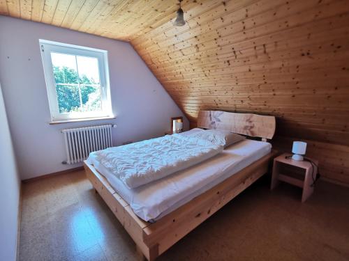 Ένα ή περισσότερα κρεβάτια σε δωμάτιο στο Ferienhaus am alten Steinbruch