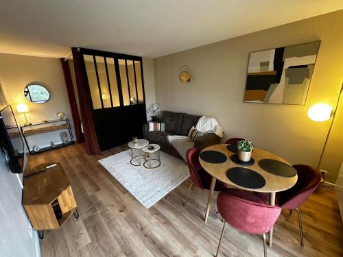 LE MONET studio proche Bordeaux avec balcon wifi & place de parking privé prox tram et Aéroport