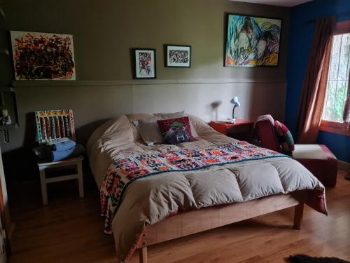 a bedroom with a bed with a quilt on it at Casa Arte - Casa Completa en Trelew in Trelew