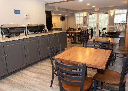 a restaurant with wooden tables and chairs in a room at D. Hotel Suites & Spa in Holyoke
