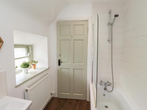 Vannituba majutusasutuses Kits Cottage