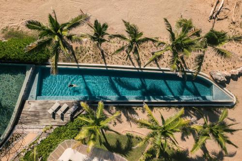 an overhead view of a swimming pool on the beach at Romantic Mediterranean Escape by the Sea in La Majahua