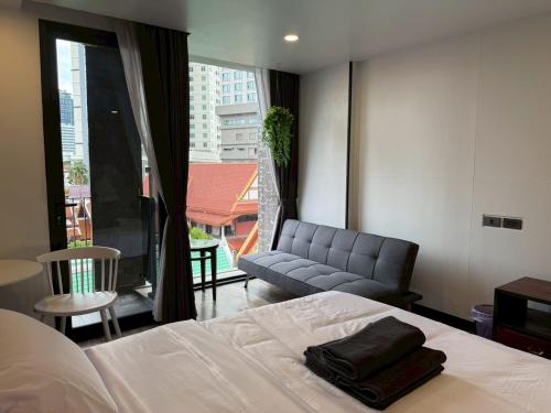 Postel nebo postele na pokoji v ubytování Cozy Mini Theatre - Victory Monument - 3 pax