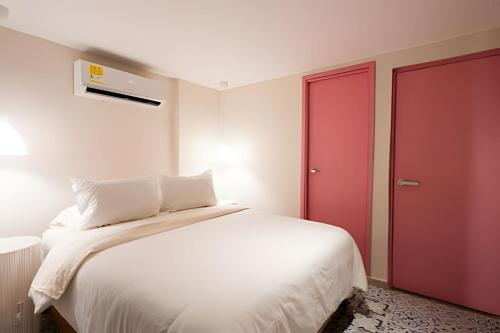 Postel nebo postele na pokoji v ubytování Marmulata Rooms