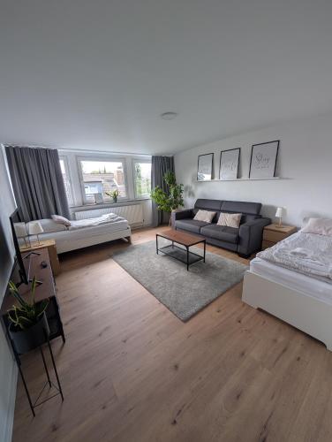 a living room with a couch and a table at Q Apartment No 2 in BS - stadtnah im Grünen wohnen in Braunschweig