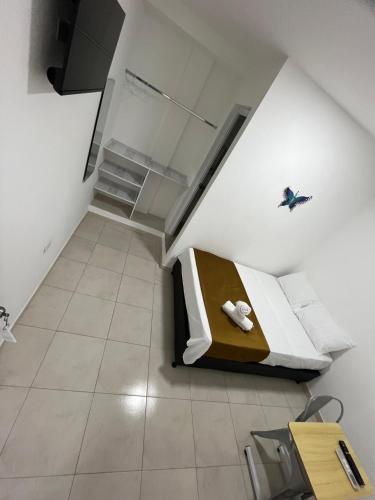 a bedroom with a bed in the attic at Hotel Santa Marta VIP in Santa Marta